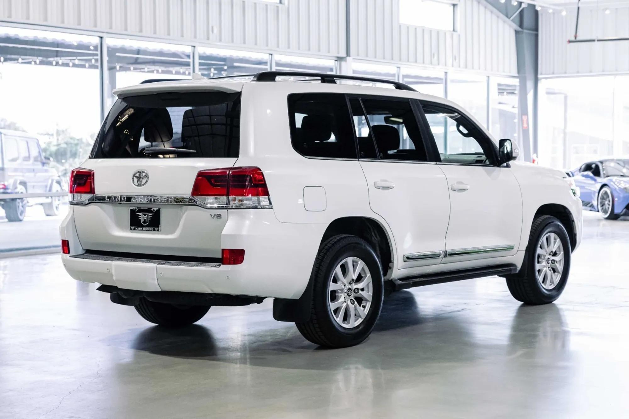 2018 Toyota Land Cruiser