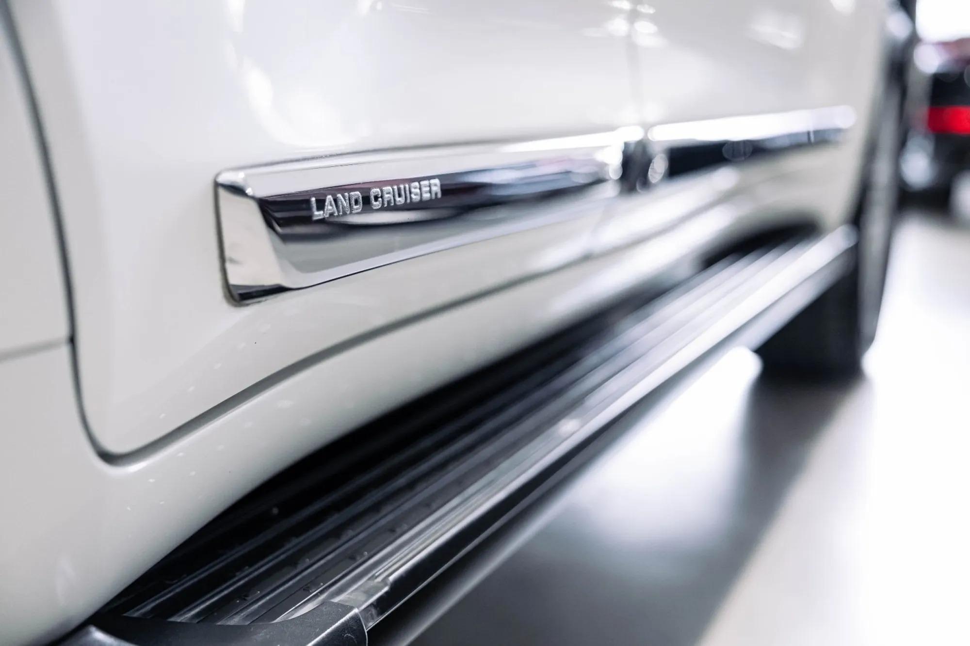 2018 Toyota Land Cruiser