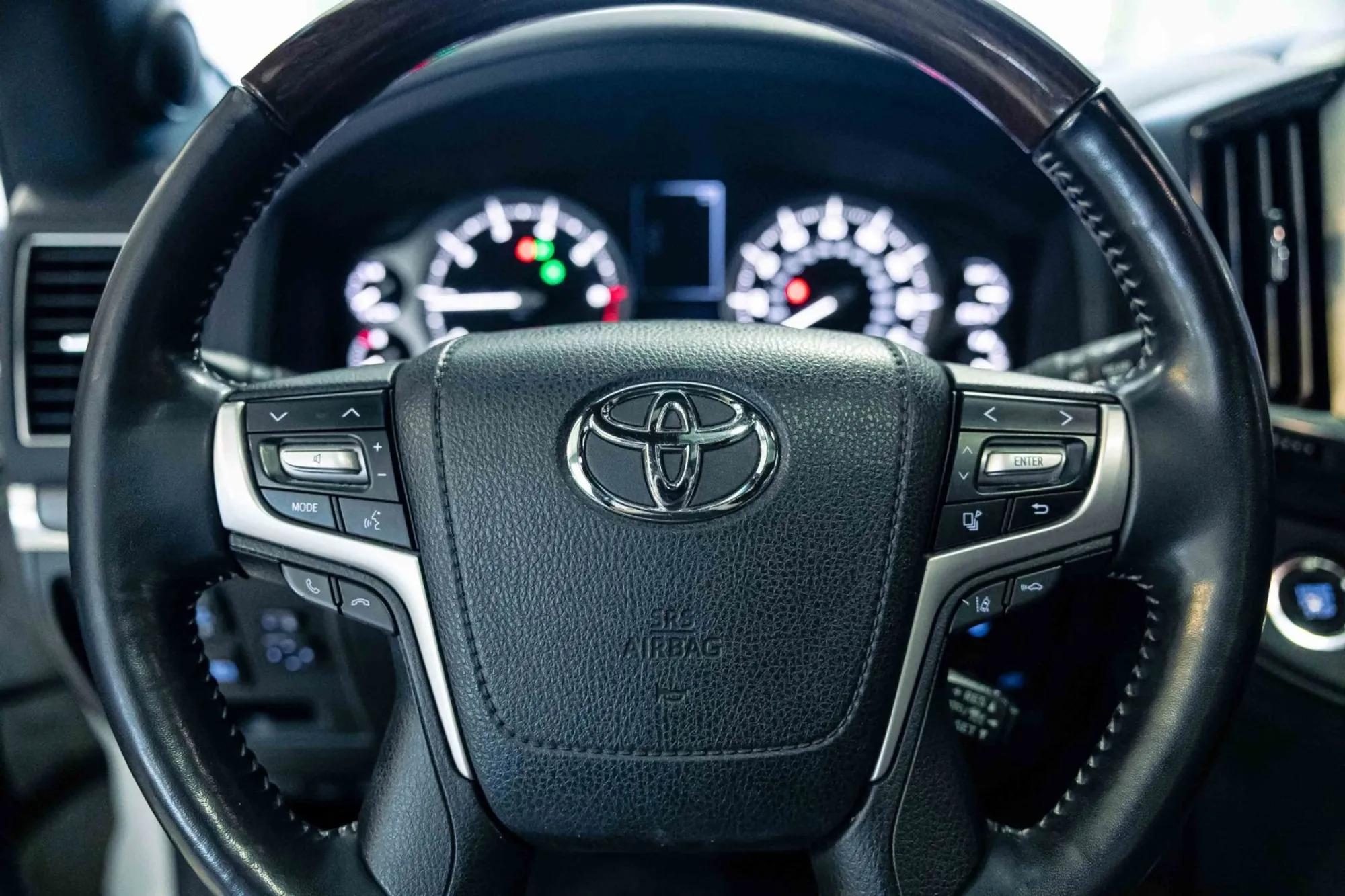 2018 Toyota Land Cruiser