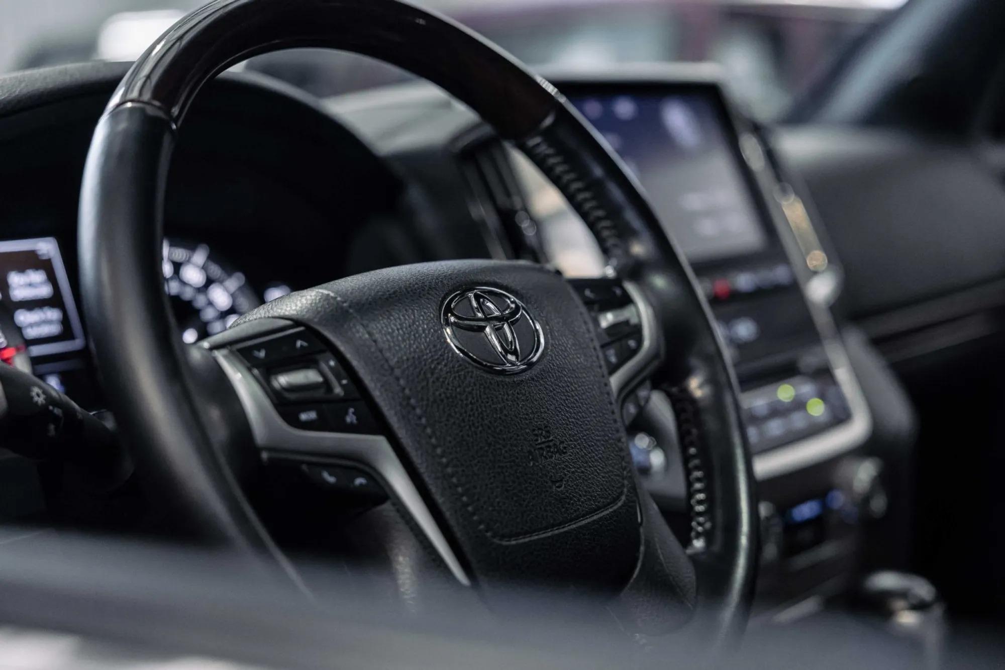 2018 Toyota Land Cruiser