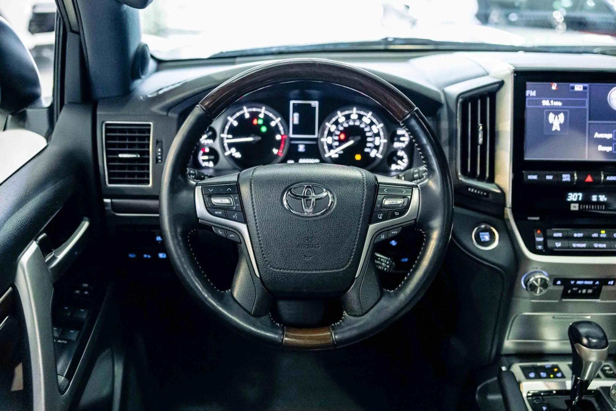 2018 Toyota Land Cruiser