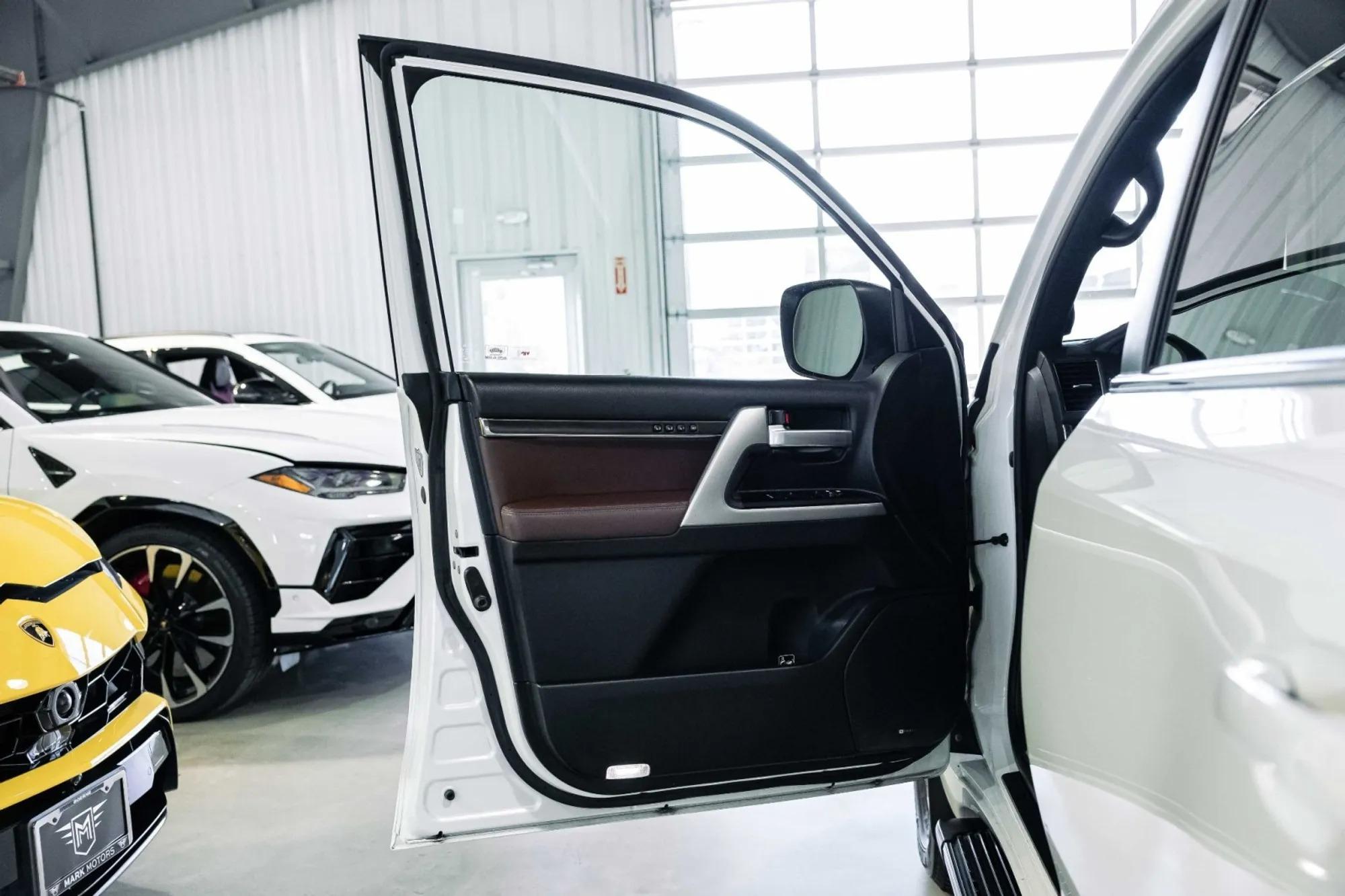 2018 Toyota Land Cruiser