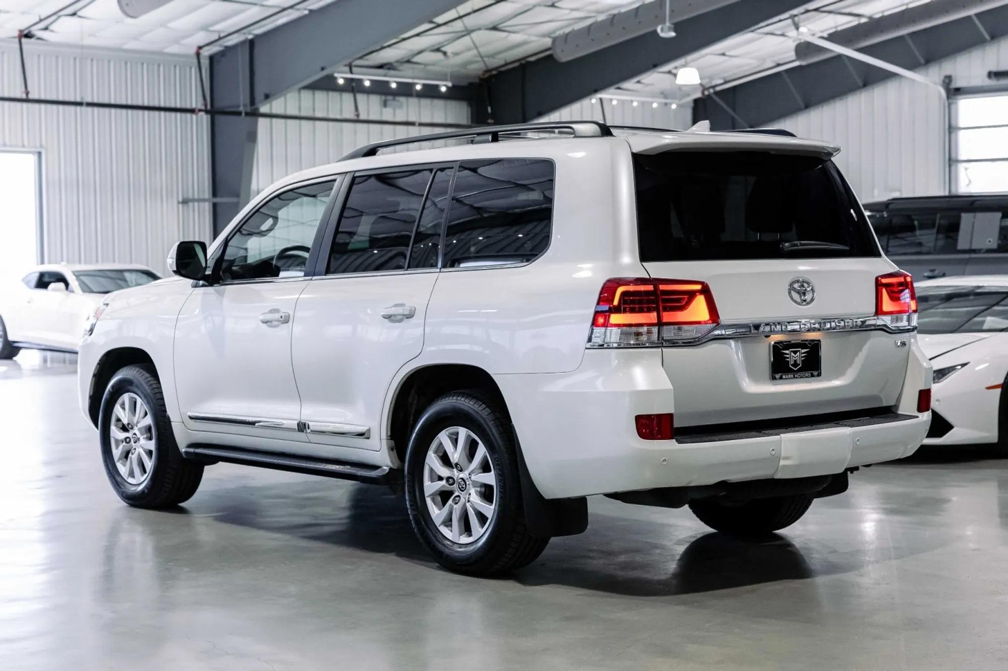 2018 Toyota Land Cruiser - 4