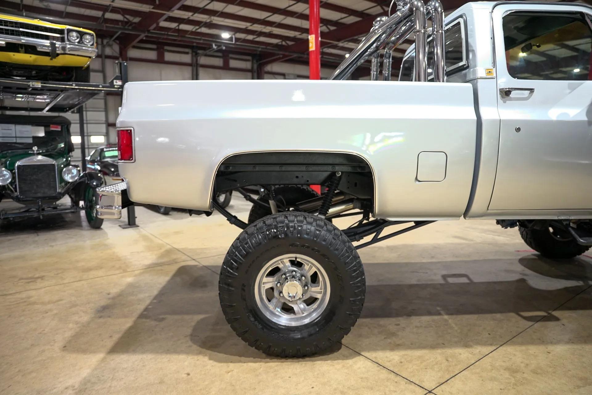 Lifted 1985 Chevrolet K10