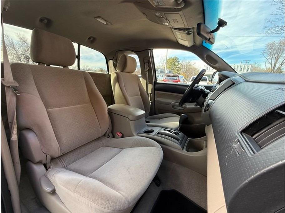 2005 Toyota Tacoma SR5 Access Cab - 4