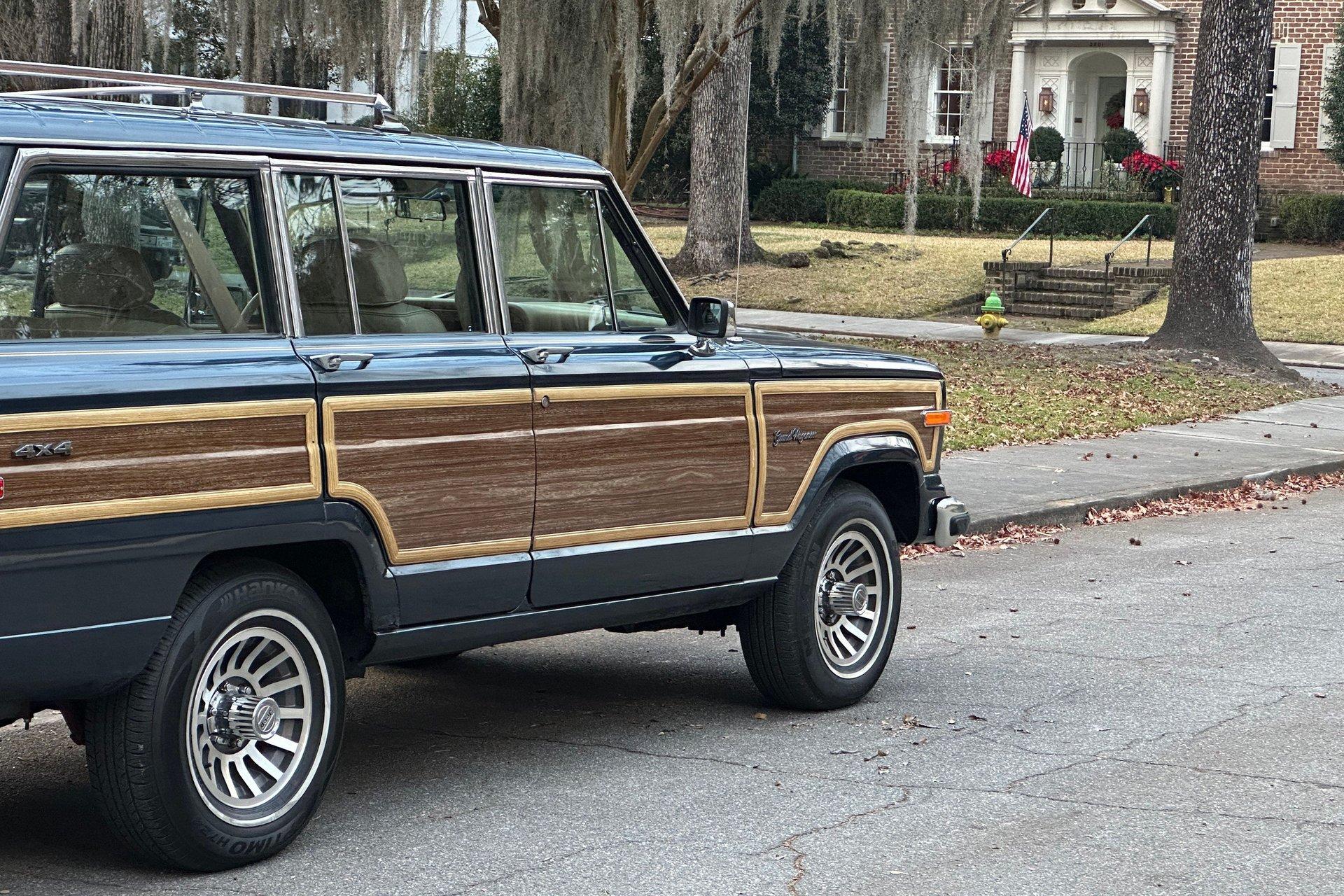 1989 Jeep Grand Wagoneer - 4