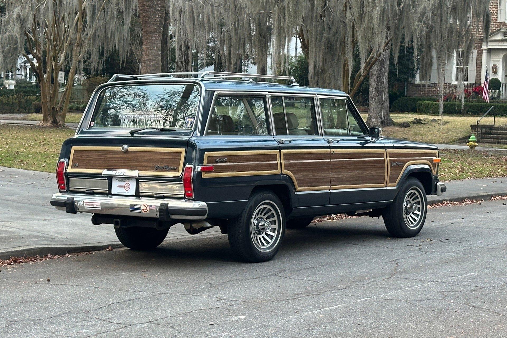 1989 Jeep Grand Wagoneer - 3