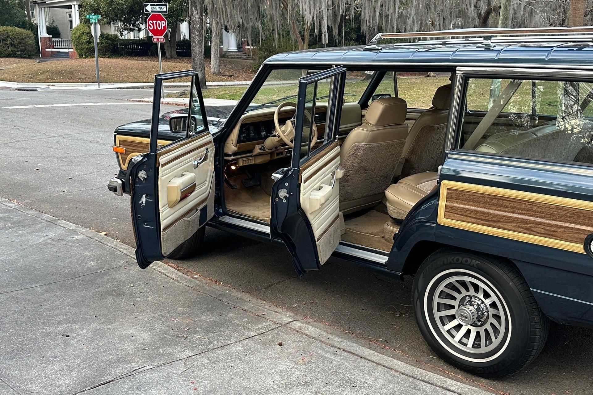 1989 Jeep Grand Wagoneer