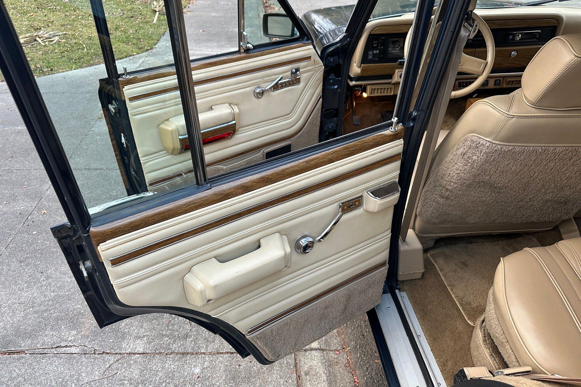 1989 Jeep Grand Wagoneer