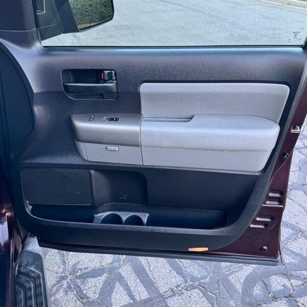 2016 Toyota Sequoia SR5