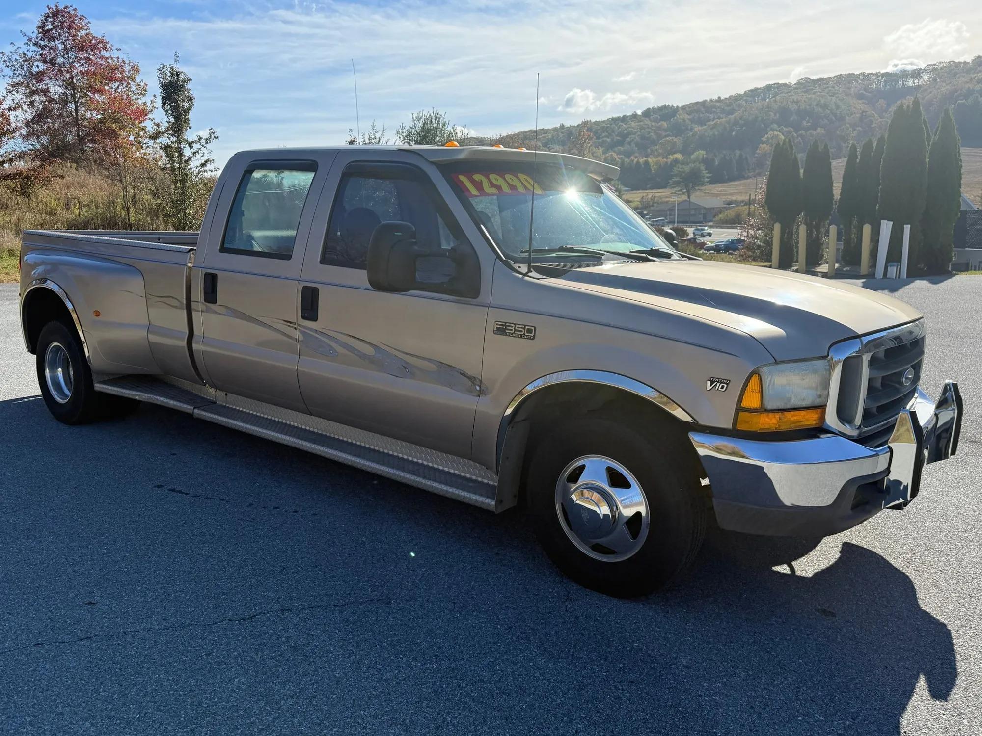 V10-Powered 1999 Ford F=350 Super Duty