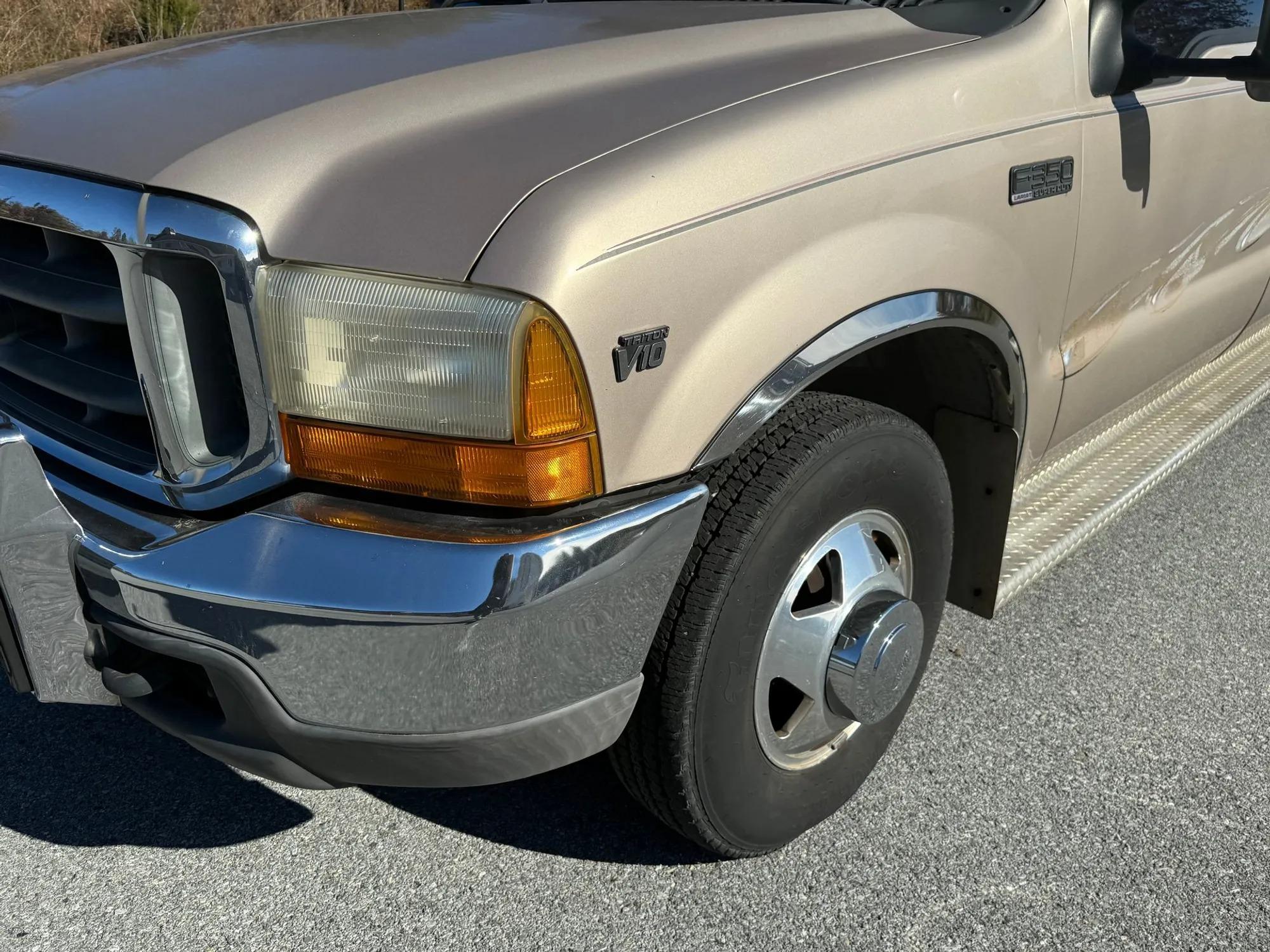 V10-Powered 1999 Ford F=350 Super Duty