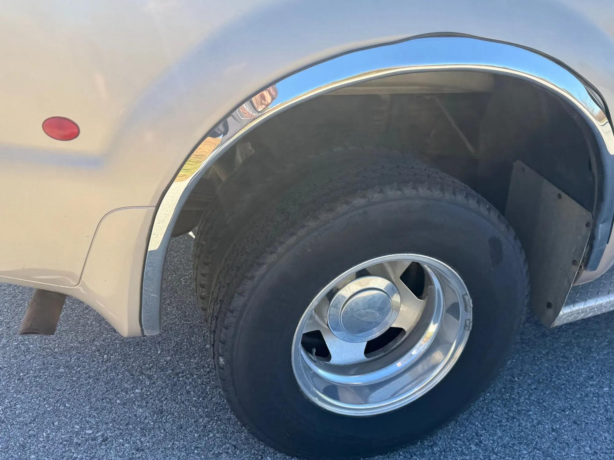 V10-Powered 1999 Ford F=350 Super Duty