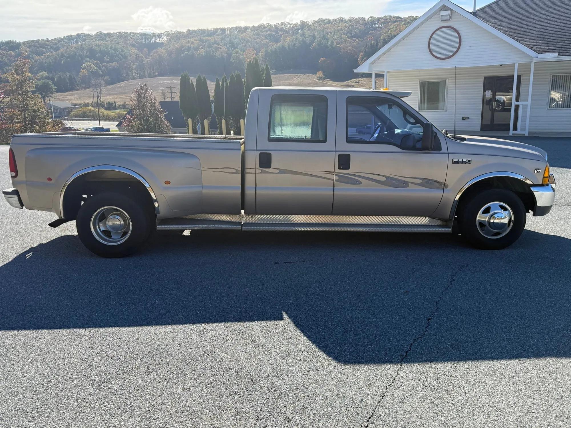 V10-Powered 1999 Ford F=350 Super Duty - 5