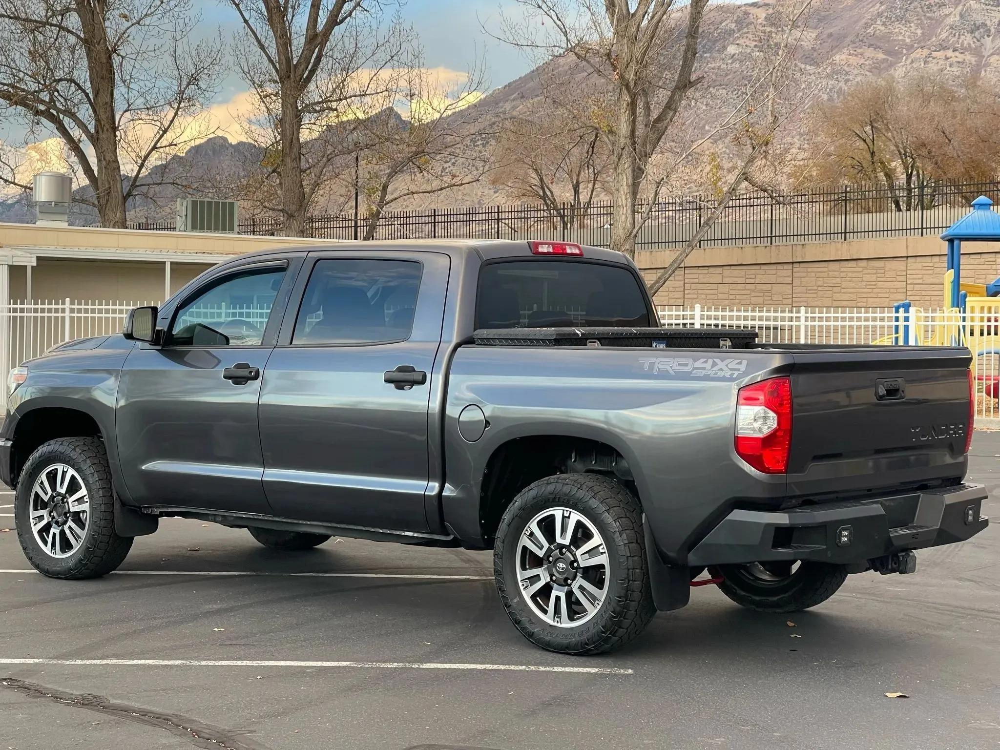 2018 Toyota Tundra SR5 Crewmax - 4