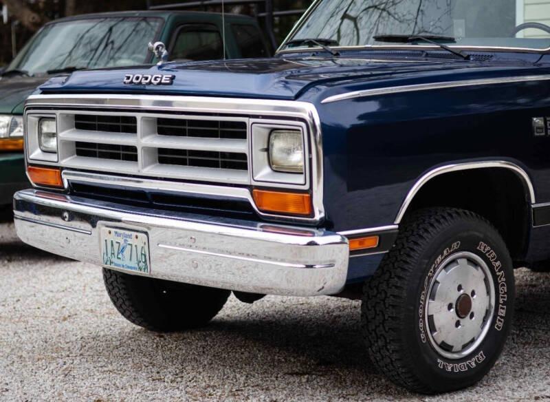 37k-Mile 1988 Dodge Power Ram W100 4×4