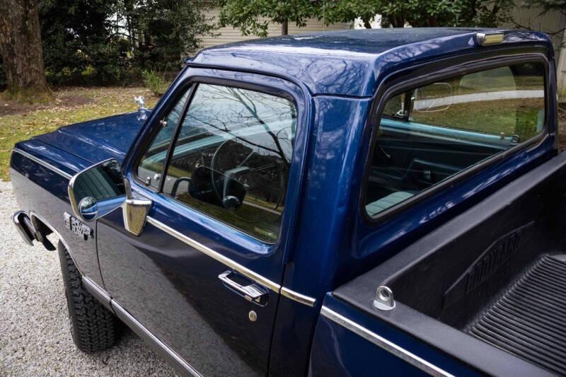 37k-Mile 1988 Dodge Power Ram W100 4×4