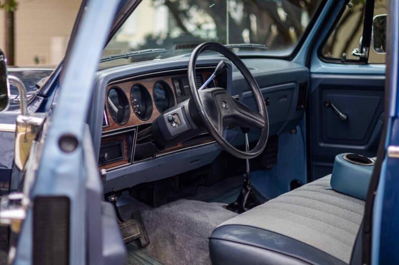 37k-Mile 1988 Dodge Power Ram W100 4×4