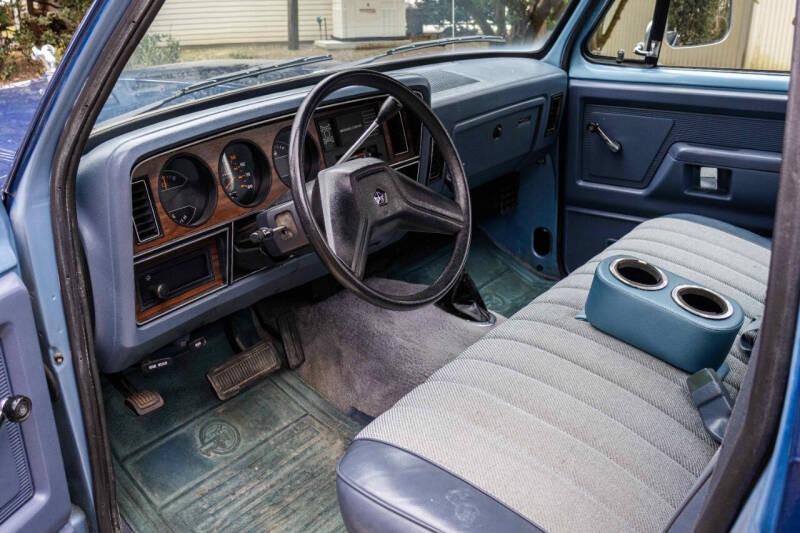 37k-Mile 1988 Dodge Power Ram W100 4×4