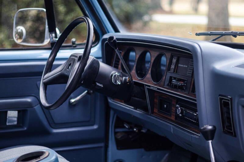 37k-Mile 1988 Dodge Power Ram W100 4×4