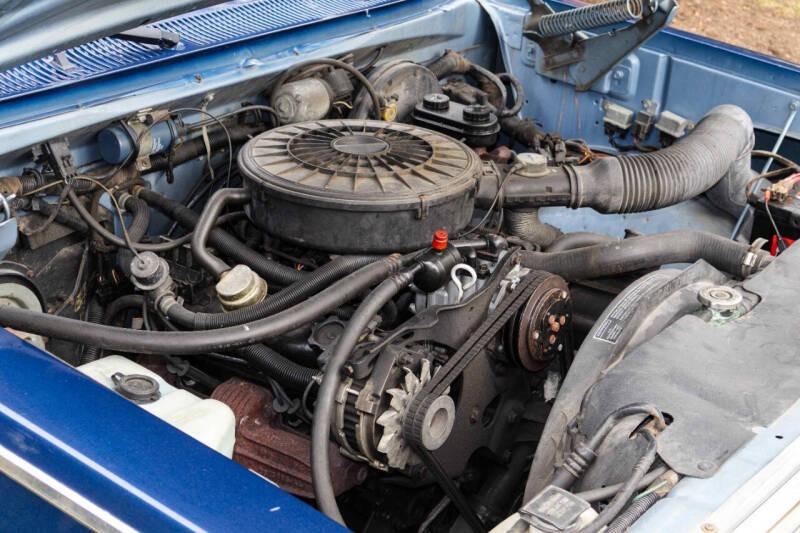 37k-Mile 1988 Dodge Power Ram W100 4×4