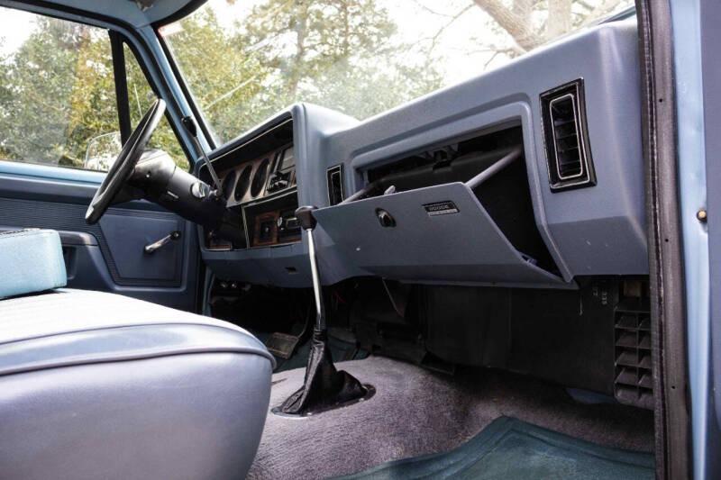 37k-Mile 1988 Dodge Power Ram W100 4×4