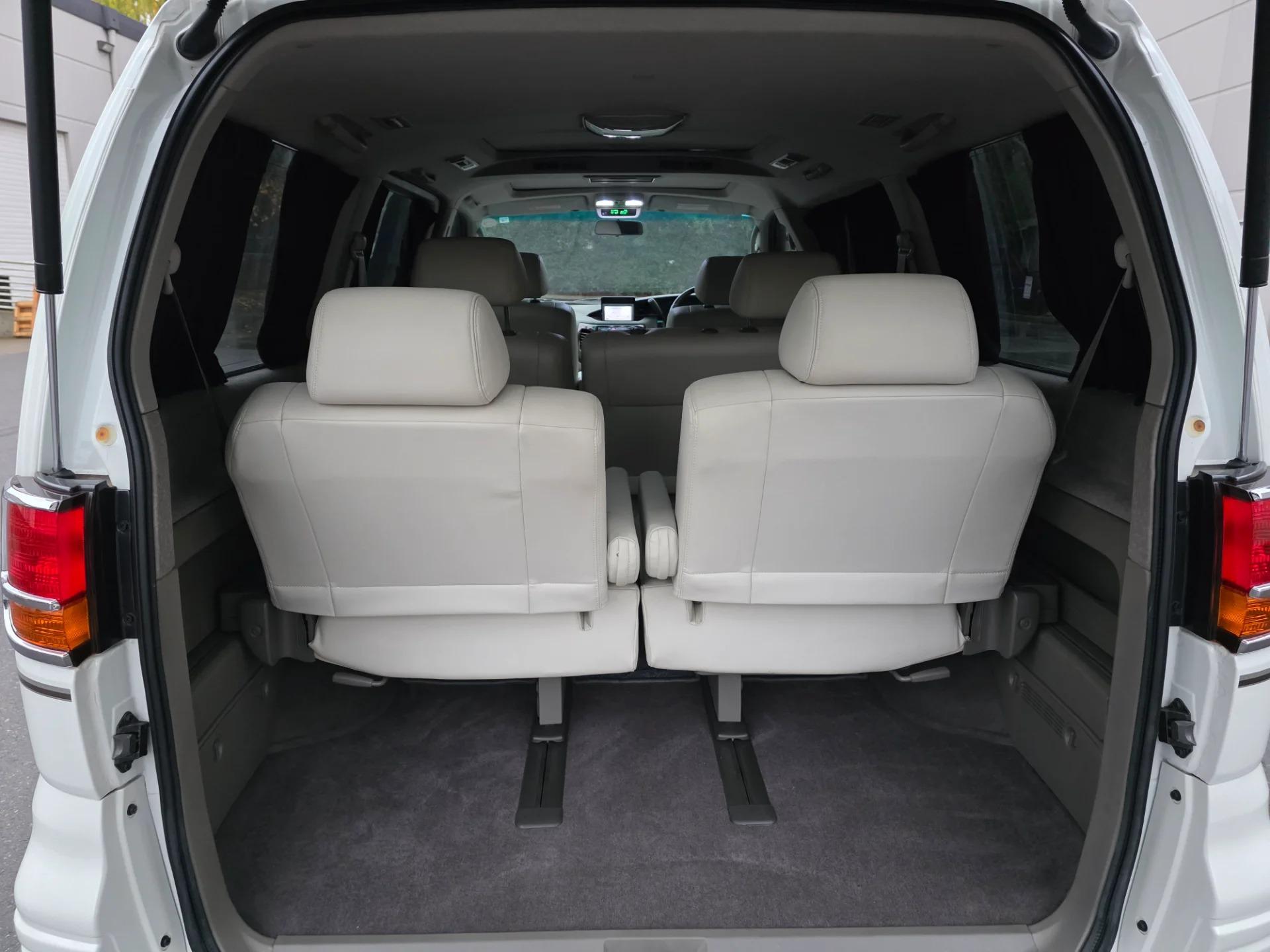 2000 Nissan Elgrand Rider