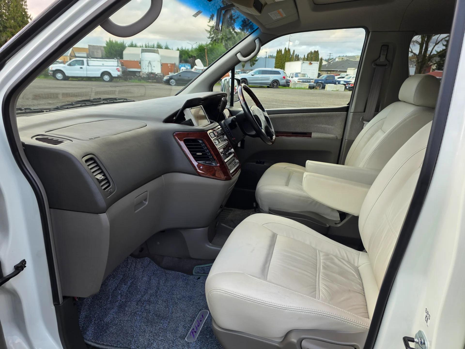 2000 Nissan Elgrand Rider