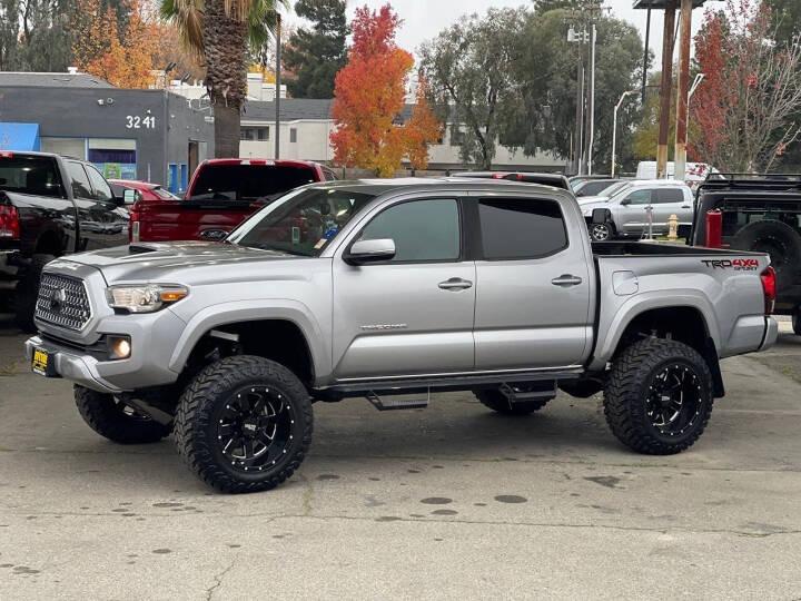 2019 Toyota Tacoma TRD Sport - 2