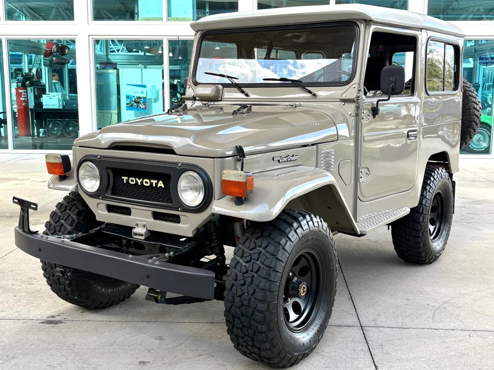 1977 Toyota Land Cruiser FJ40 - 2