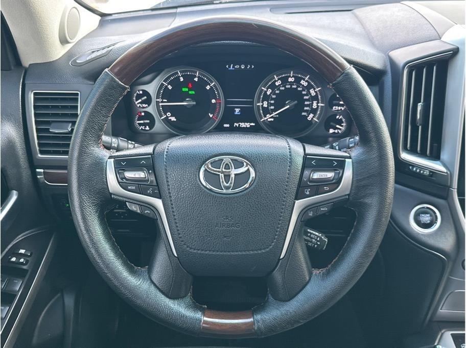 2016 Toyota Land Cruiser