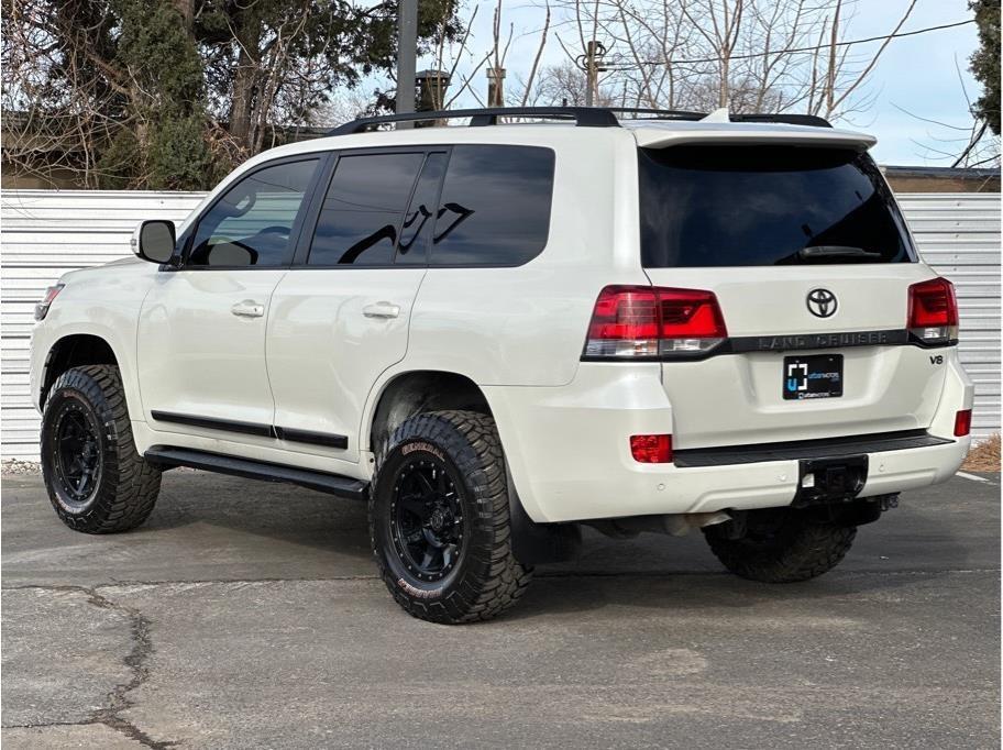 2016 Toyota Land Cruiser