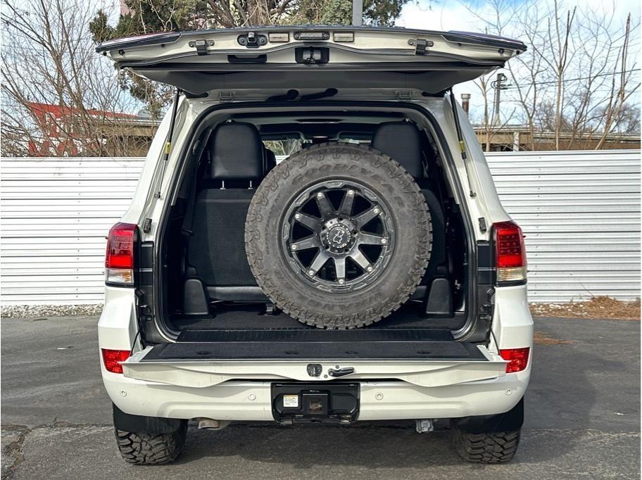 2016 Toyota Land Cruiser