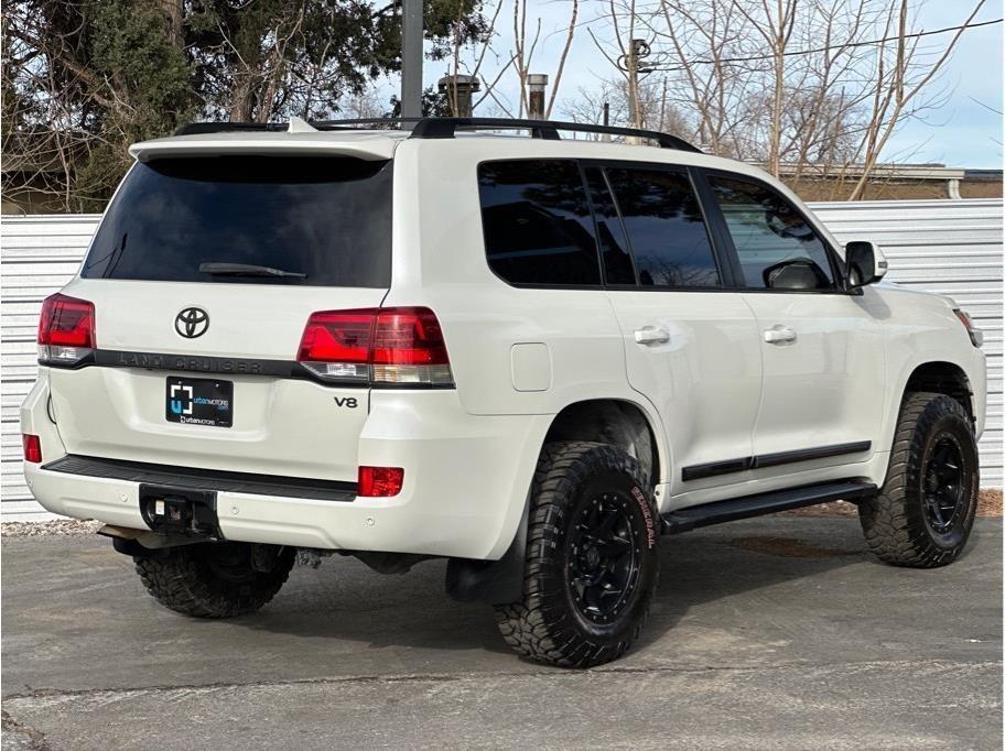 2016 Toyota Land Cruiser