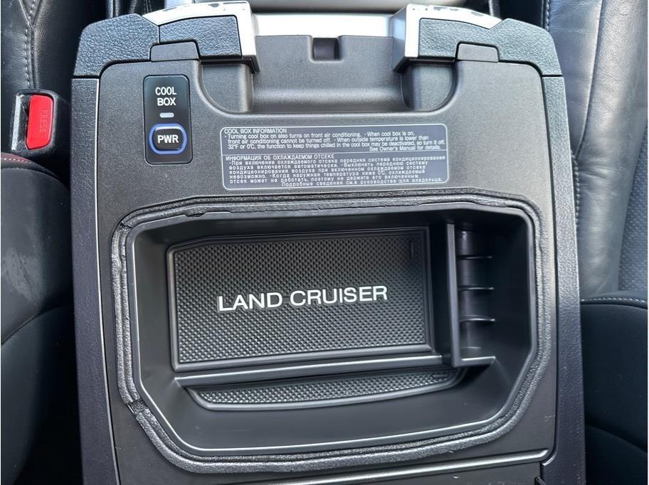 2016 Toyota Land Cruiser