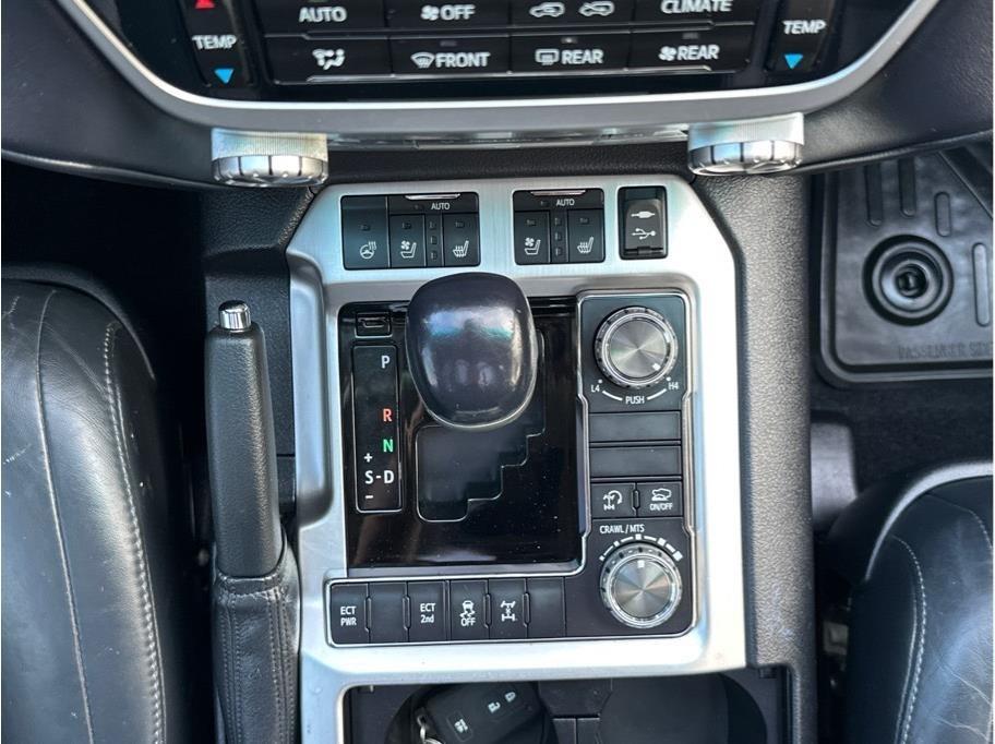 2016 Toyota Land Cruiser