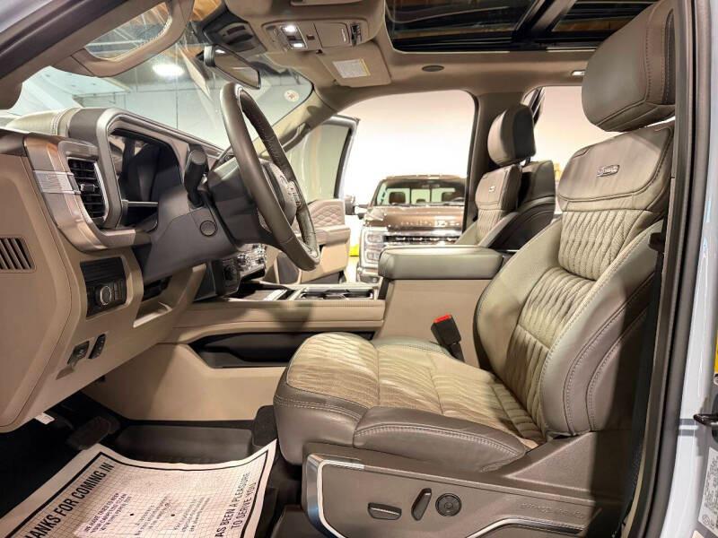 2025 Ford F-450 Super Duty Platinum