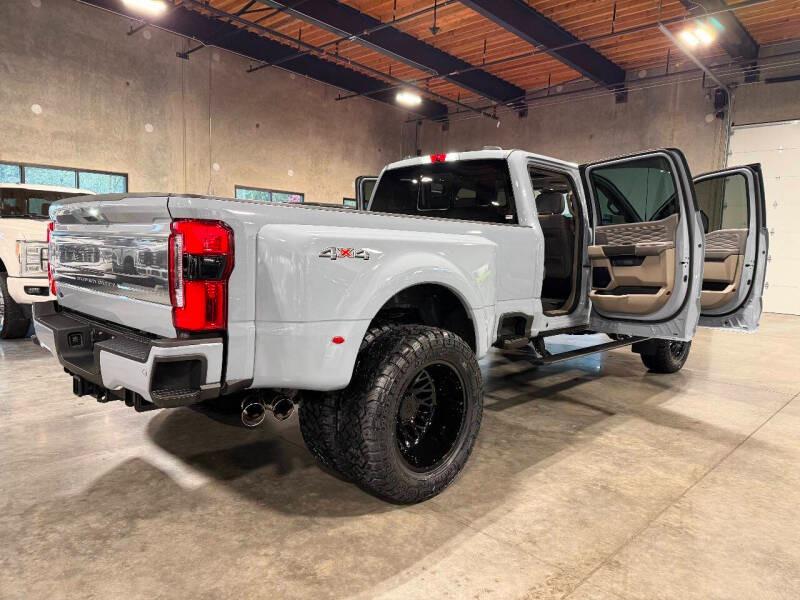 2025 Ford F-450 Super Duty Platinum