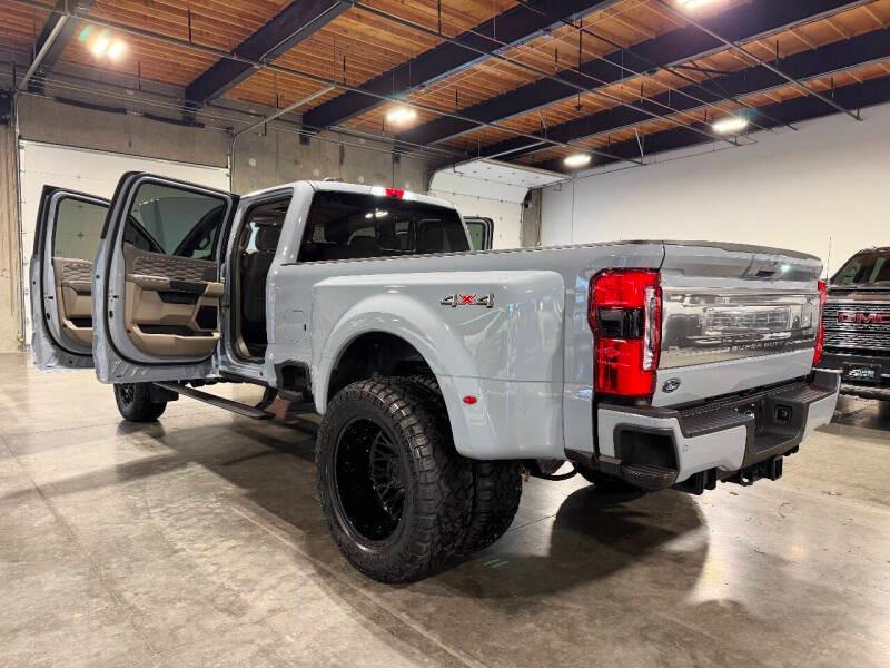 2025 Ford F-450 Super Duty Platinum