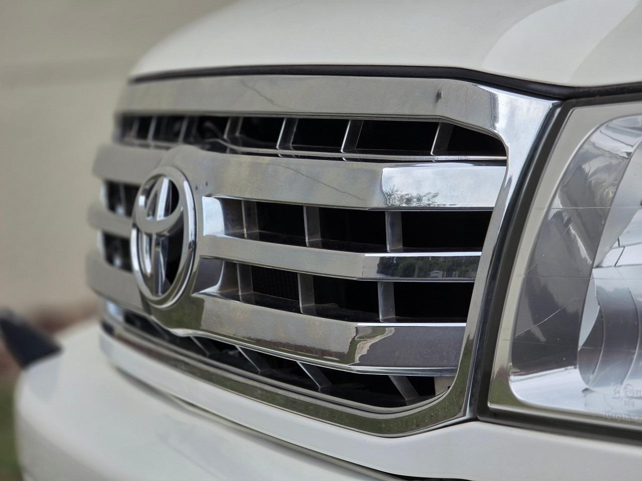 2000 Toyota Land Cruiser VX LTD