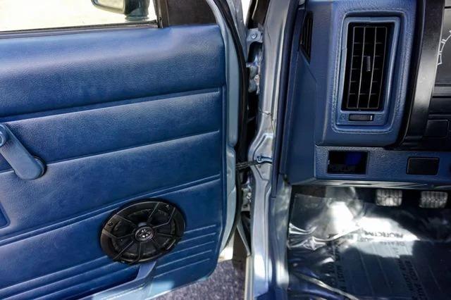 1990 Nissan Hardbody XE