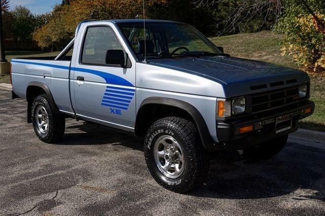 1990 Nissan Hardbody XE - 3