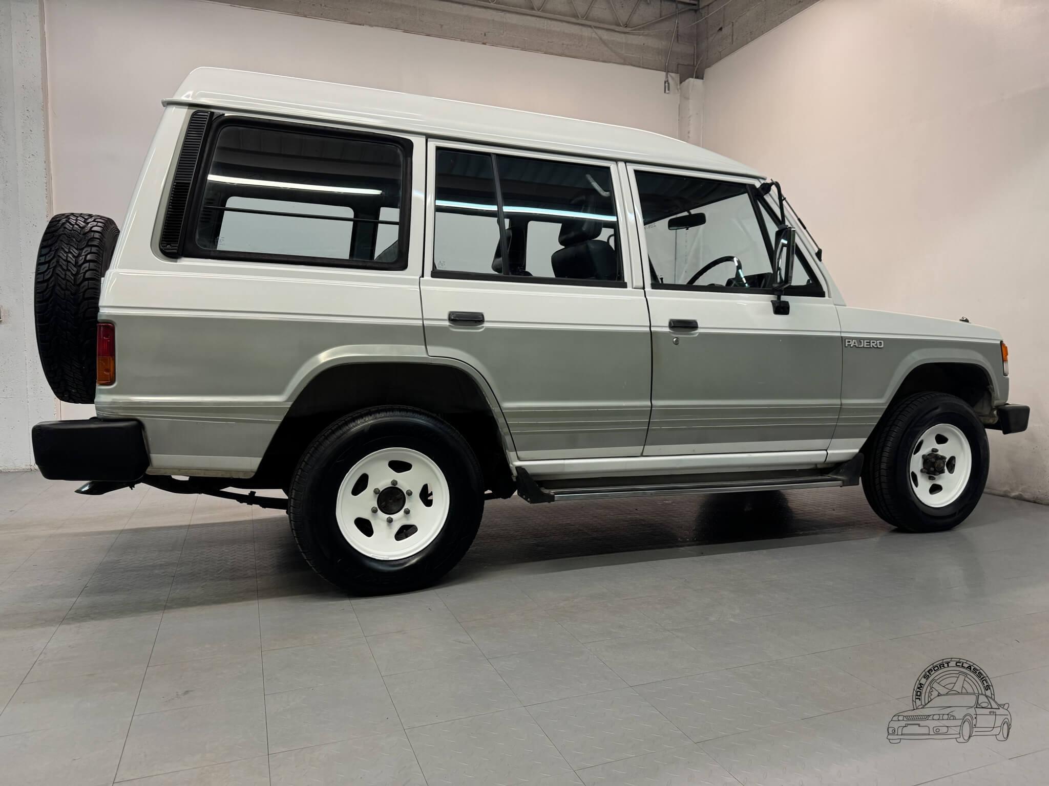 1989 Mitsubishi Pajero DX