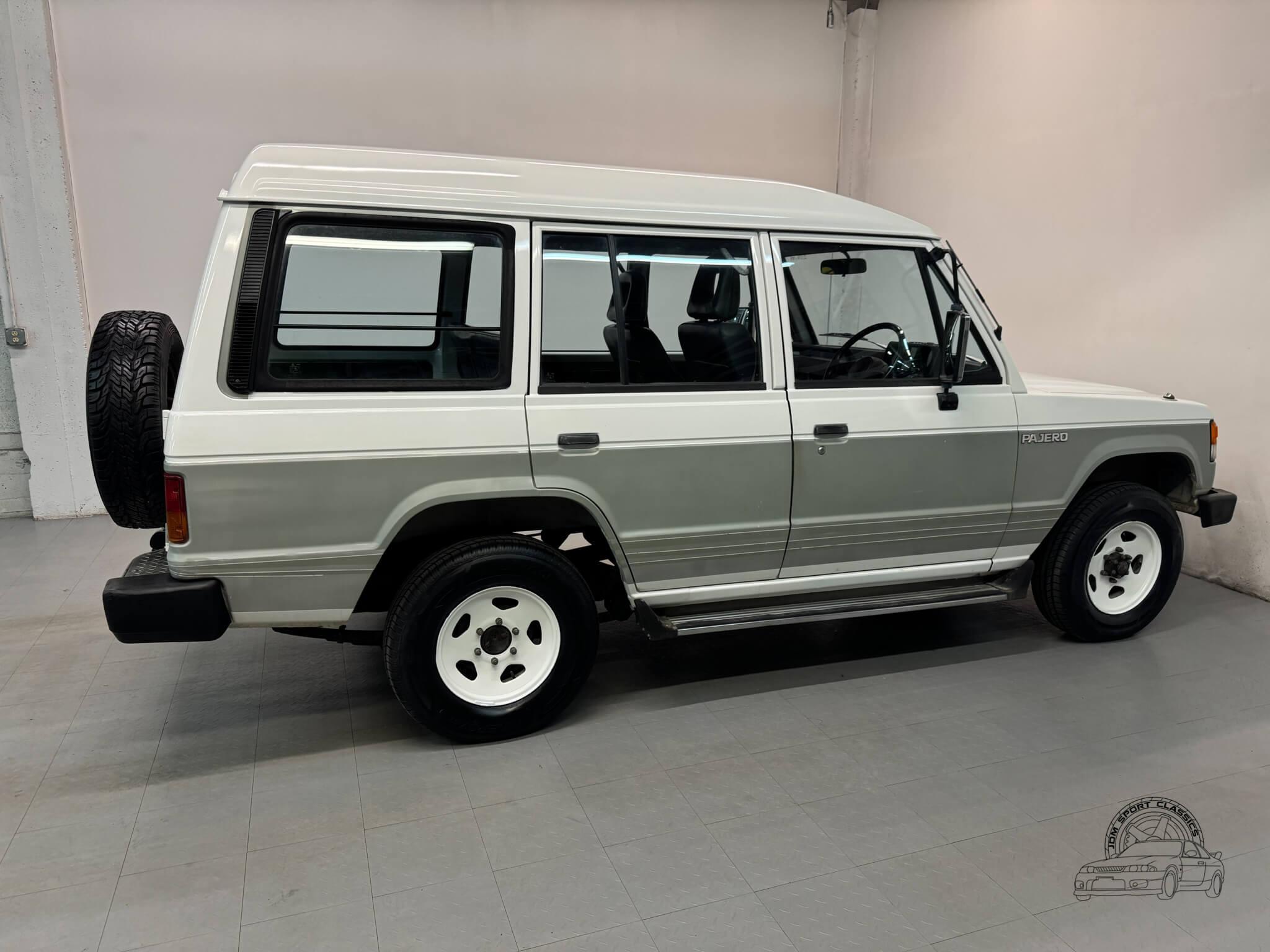 1989 Mitsubishi Pajero DX