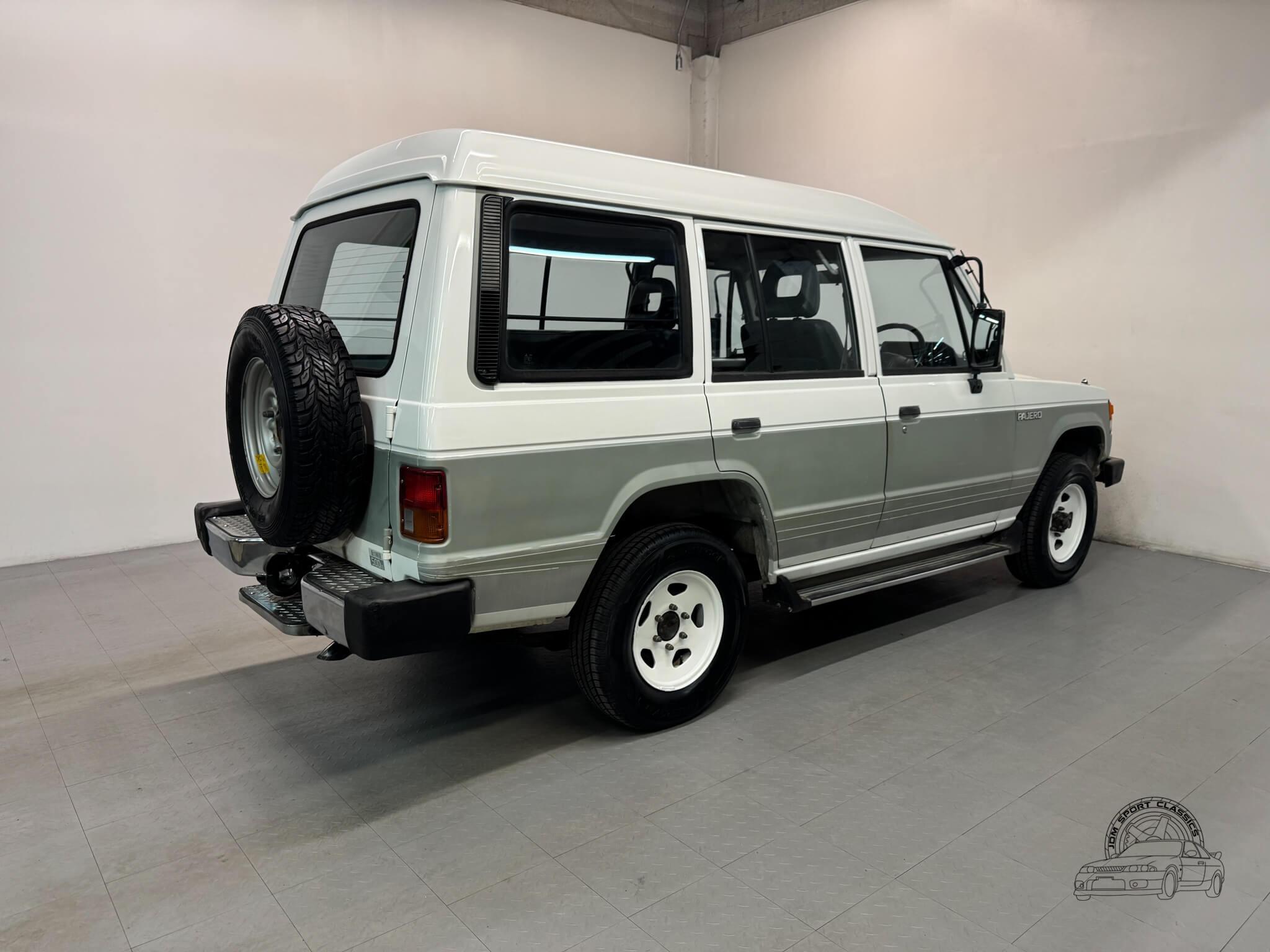 1989 Mitsubishi Pajero DX