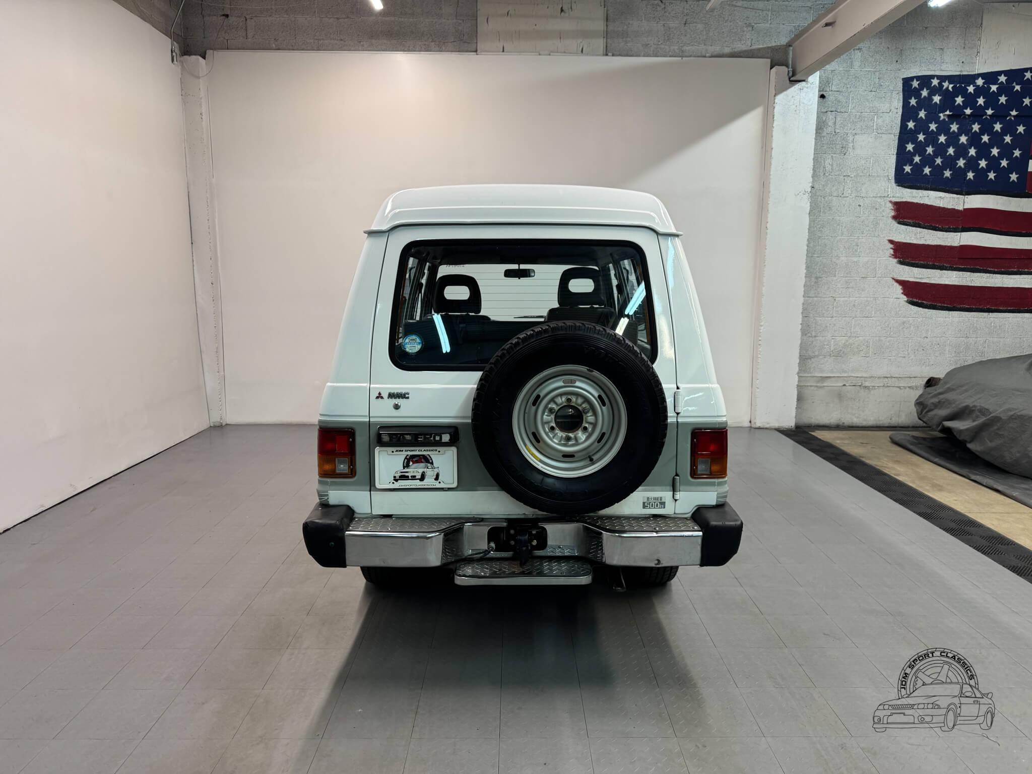 1989 Mitsubishi Pajero DX