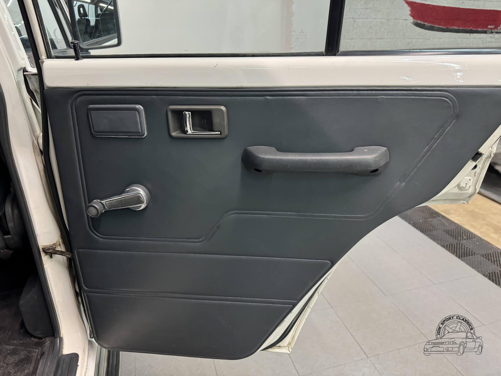 1989 Mitsubishi Pajero DX