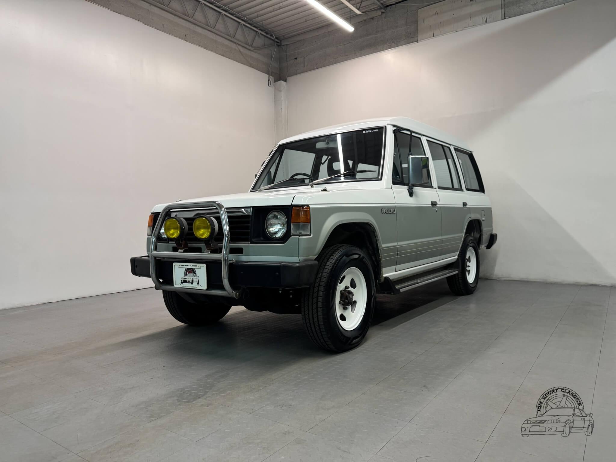 1989 Mitsubishi Pajero DX