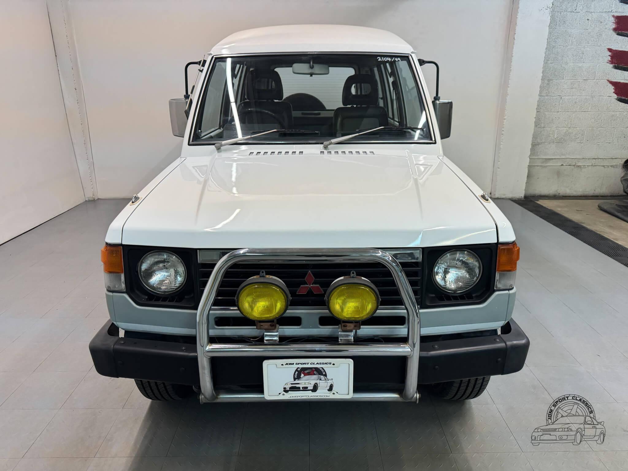 1989 Mitsubishi Pajero DX