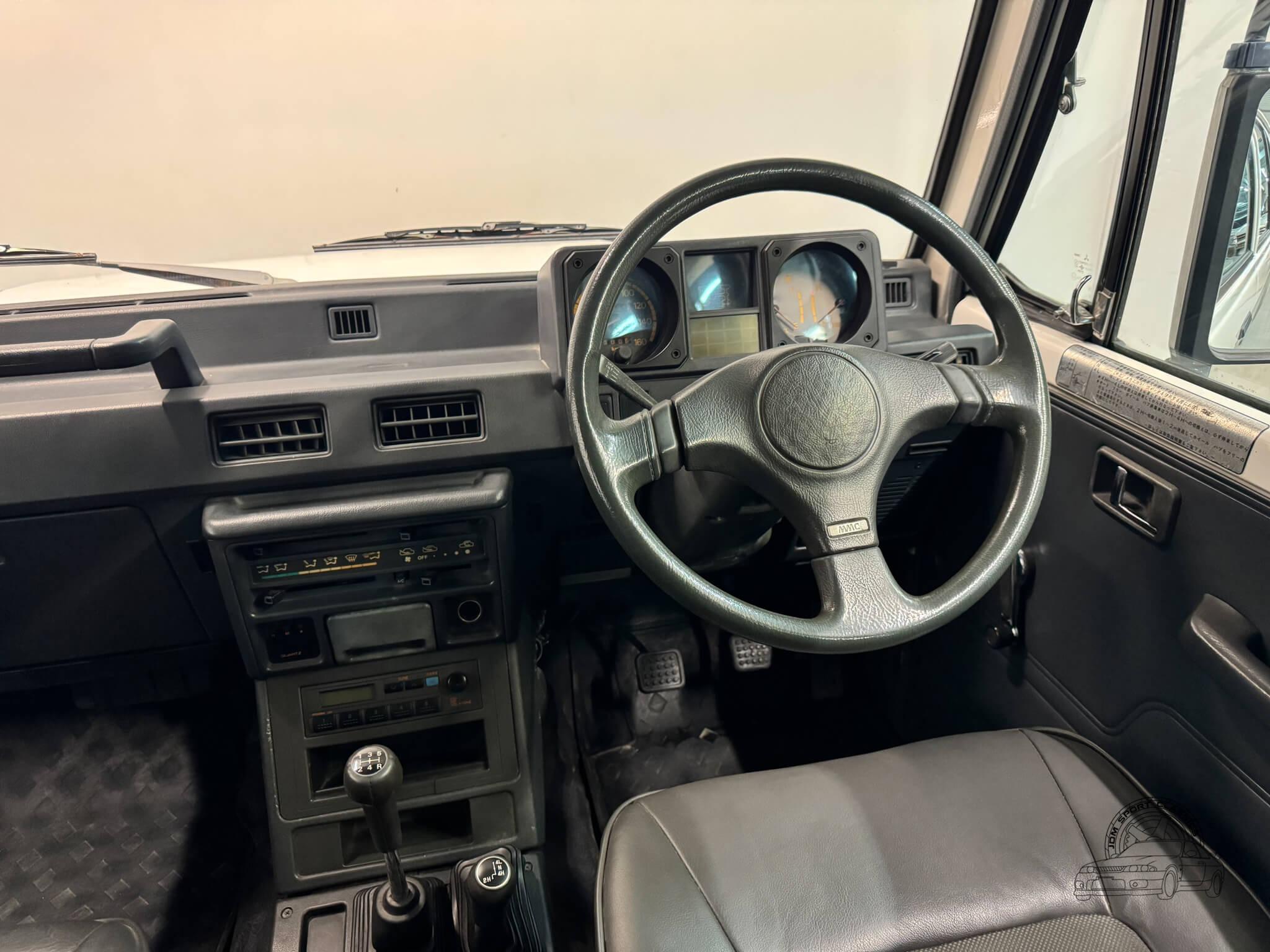 1989 Mitsubishi Pajero DX
